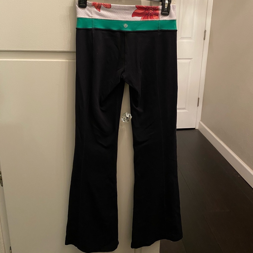 RARE LULULEMON DOUBLE BAND FLARE YOGA PANTS SIZE 4